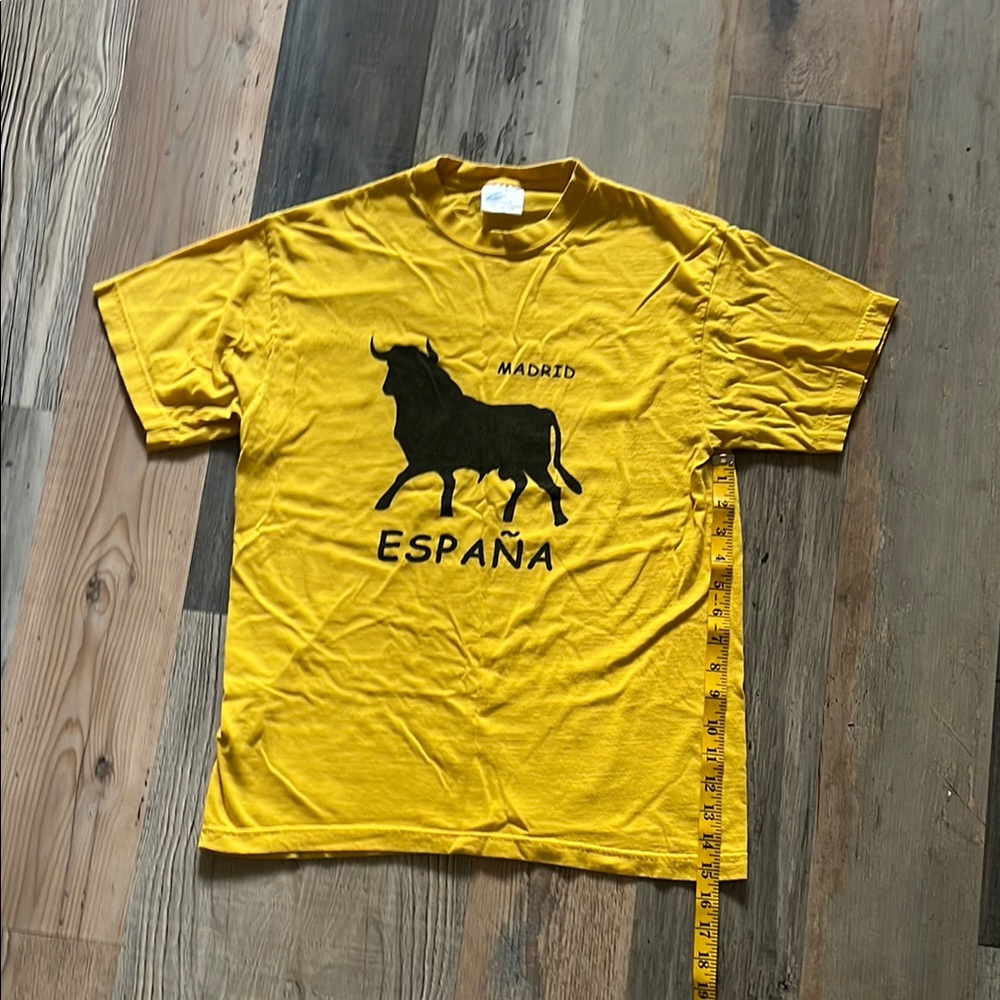 Madrid España Yellow Graphic T-Shirt Size: Small (Unisex) - Picture 6 of 14